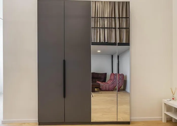 Modern Loft With Unique Design & River Walk Nearby Apartment *