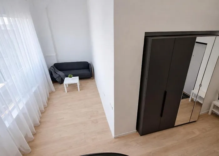 Modern Loft With Unique Design & River Walk Nearby Apartment