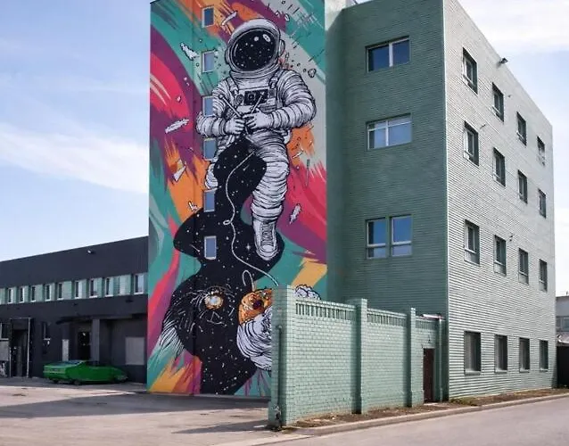 Apartment Modern Loft With Unique Design & River Walk Nearby